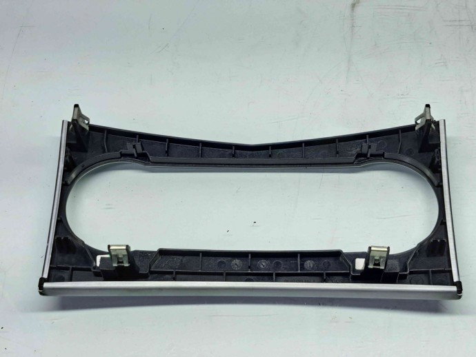 Ornament bord Mercedes Clasa C (W204) [Fabr 2007-2014] A2046800490