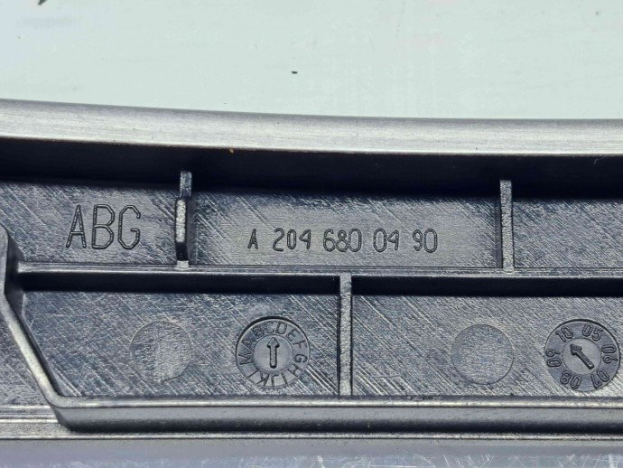 Ornament bord Mercedes Clasa C (W204) [Fabr 2007-2014] A2046800490