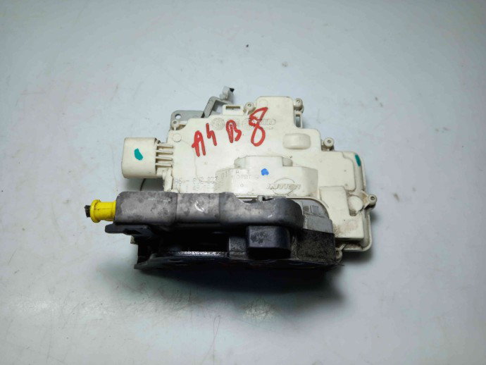 Broasca usa stanga fata Audi A4 B8 2.0 8J2837015A 2008-2015