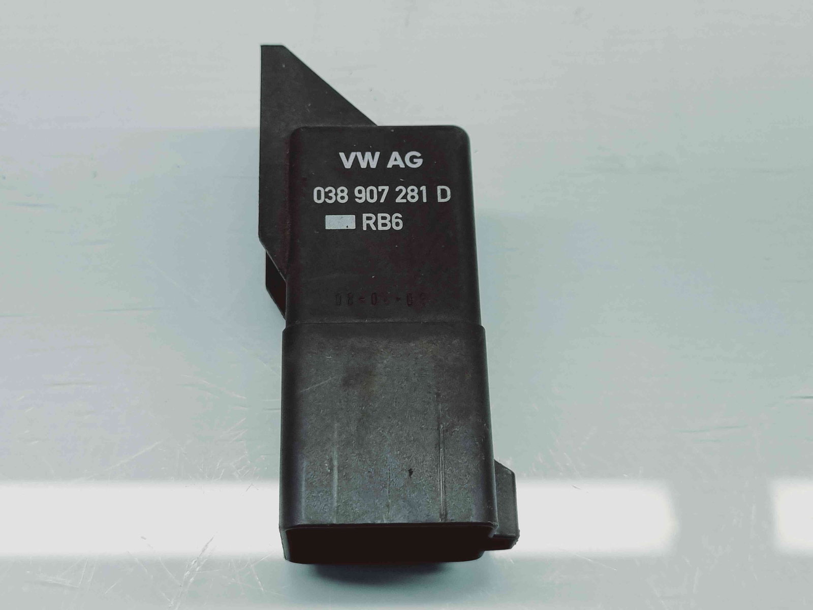 Releu Volkswagen Golf 6 (5K1) [Fabr 2009-2013] 038907281D