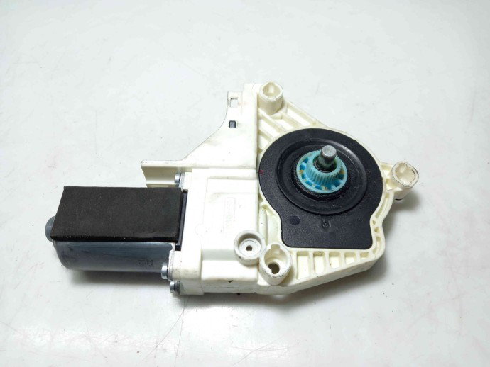 Motoras geam stanga fata Audi A5 2.0 TDI 8T0959801B 2007-2015