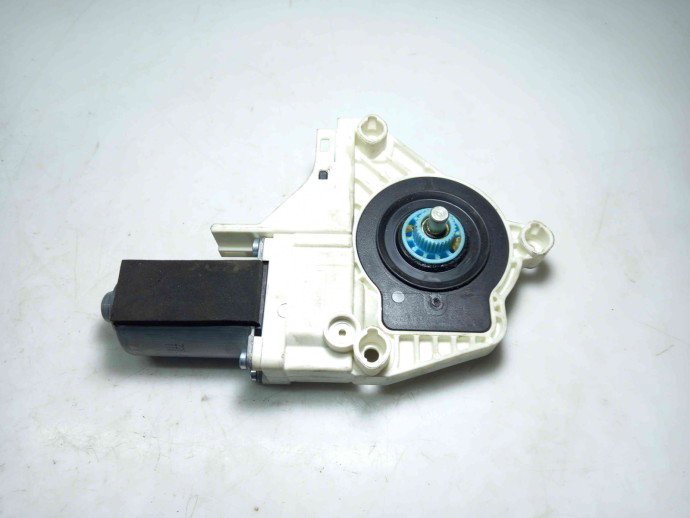 Motoras geam stanga fata Audi A4 B8 2.0 CAGA 8K0959801A 2008-2015