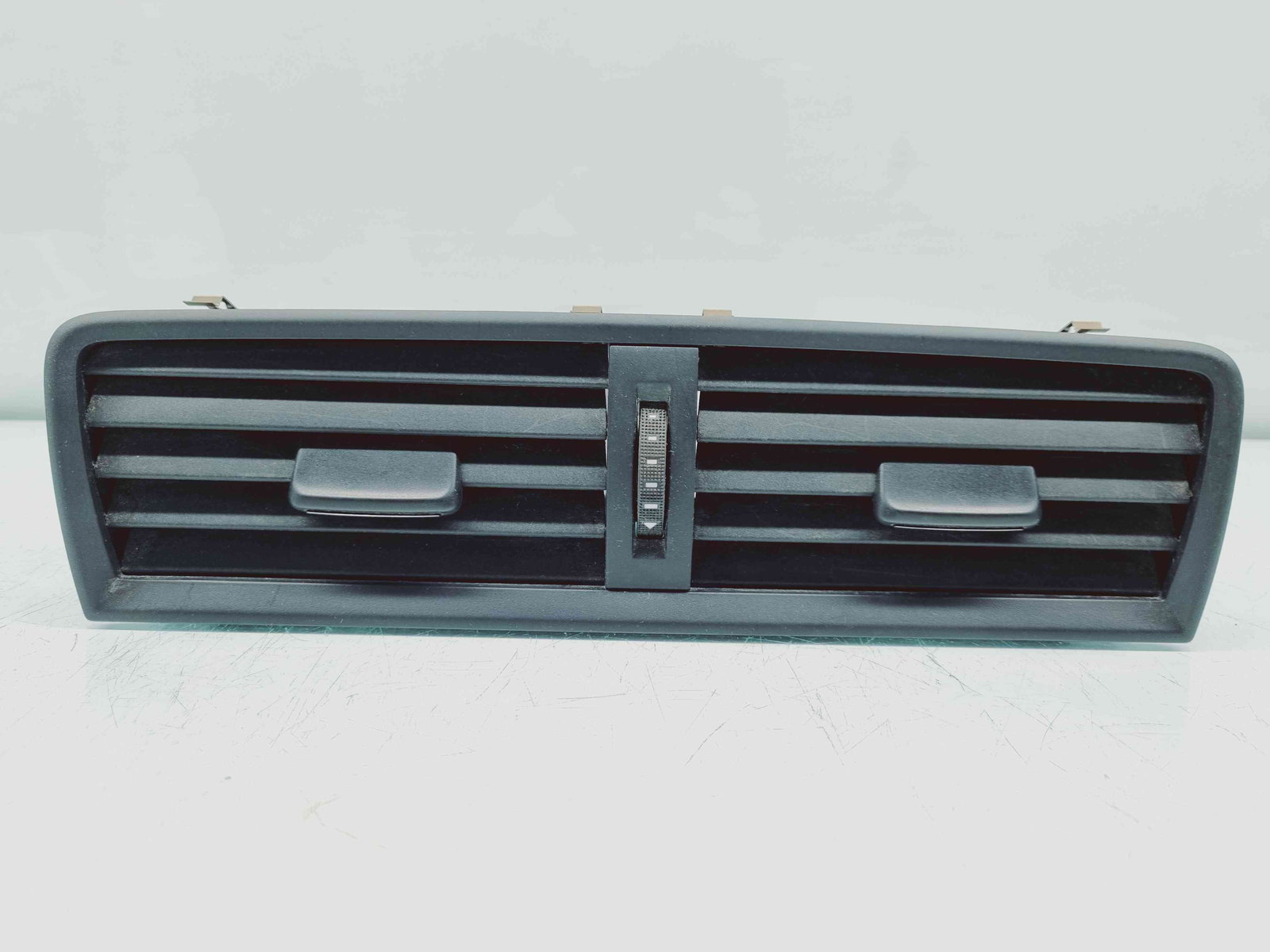 Grila aerisire centrala Skoda Fabia 3 Combi (NJ5) [Fabr 2014-2022] 6V0820951C - imagine 1