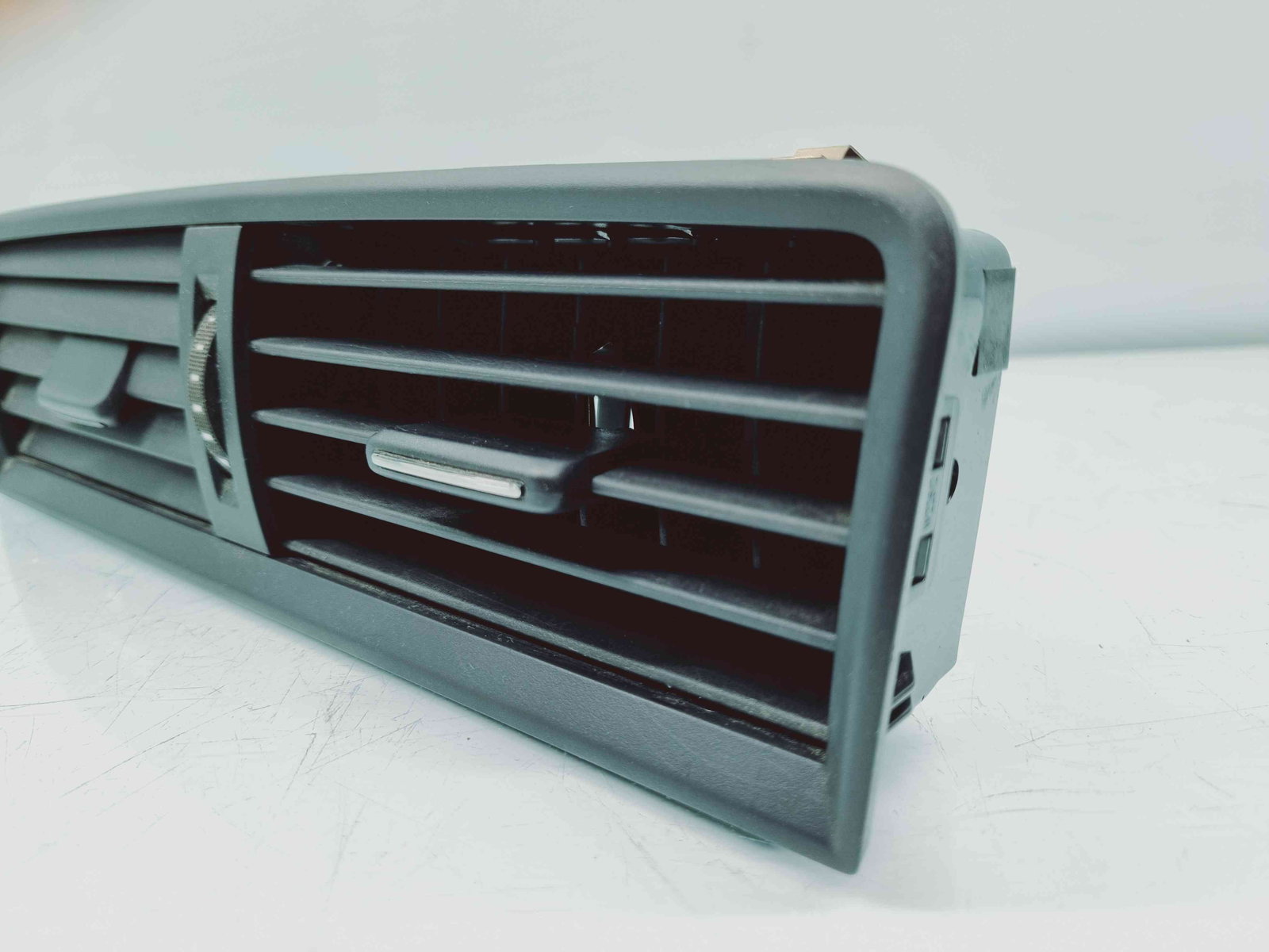 Grila aerisire centrala Skoda Fabia 3 Combi (NJ5) [Fabr 2014-2022] 6V0820951C - imagine 2