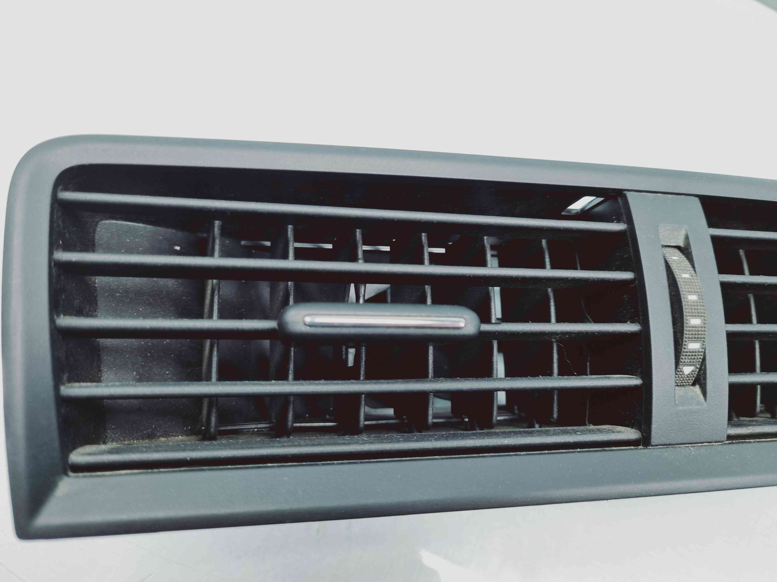 Grila aerisire centrala Skoda Fabia 3 Combi (NJ5) [Fabr 2014-2022] 6V0820951C - imagine 3