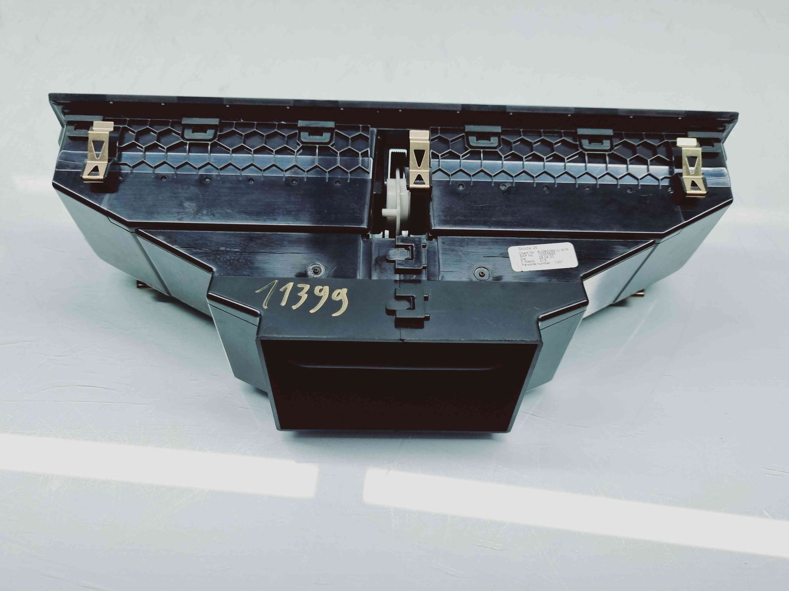 Grila aerisire centrala Skoda Fabia 3 Combi (NJ5) [Fabr 2014-2022] 6V0820951C - imagine 5