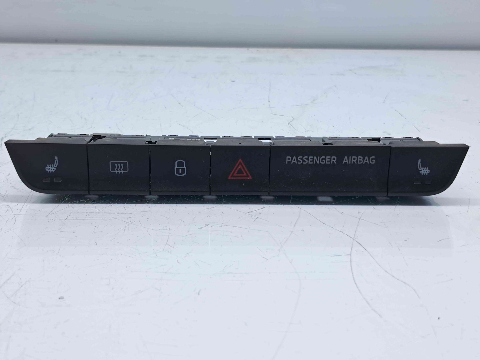 Butoane comenzi consola centrala Skoda Fabia 3 Combi (NJ5) [Fabr 2014-2022] 6V0927132C - imagine 1