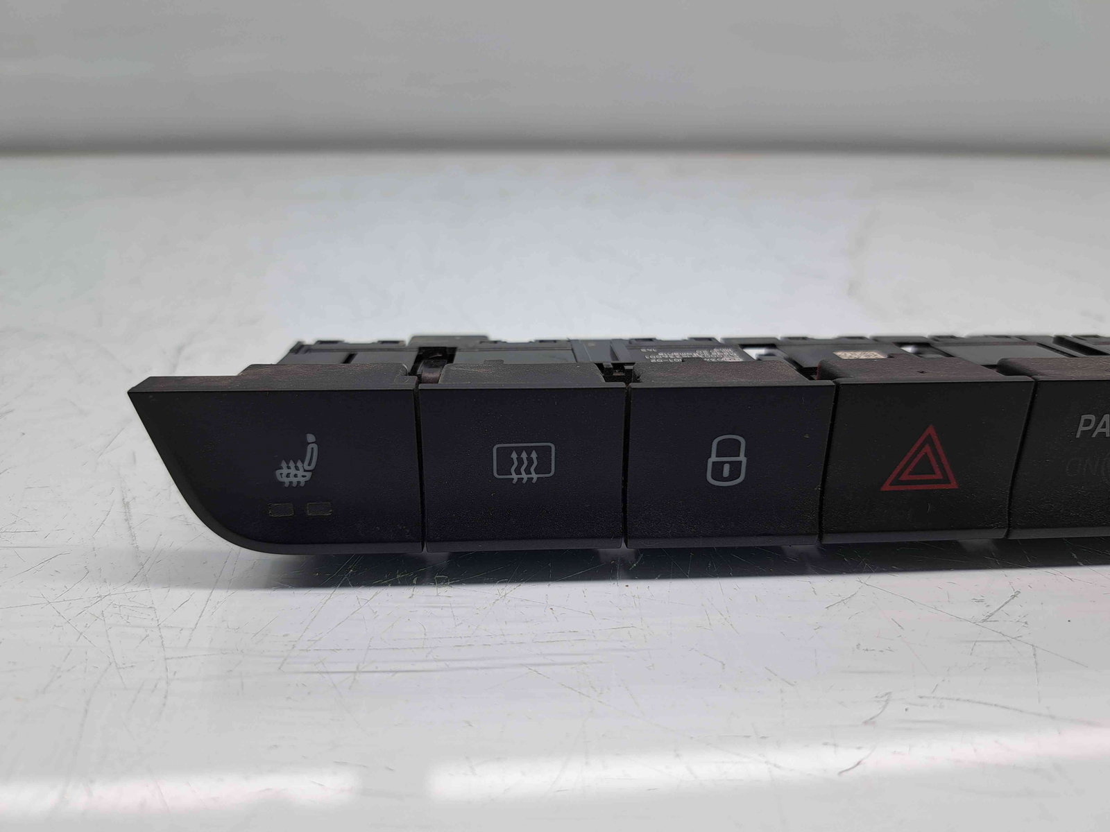 Butoane comenzi consola centrala Skoda Fabia 3 Combi (NJ5) [Fabr 2014-2022] 6V0927132C - imagine 3