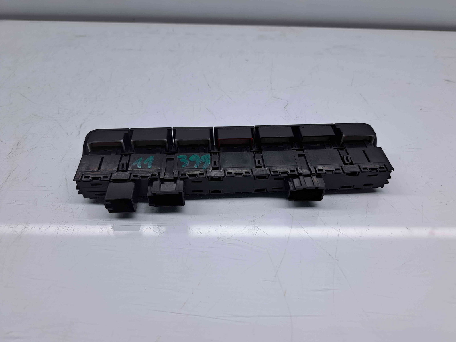 Butoane comenzi consola centrala Skoda Fabia 3 Combi (NJ5) [Fabr 2014-2022] 6V0927132C - imagine 4