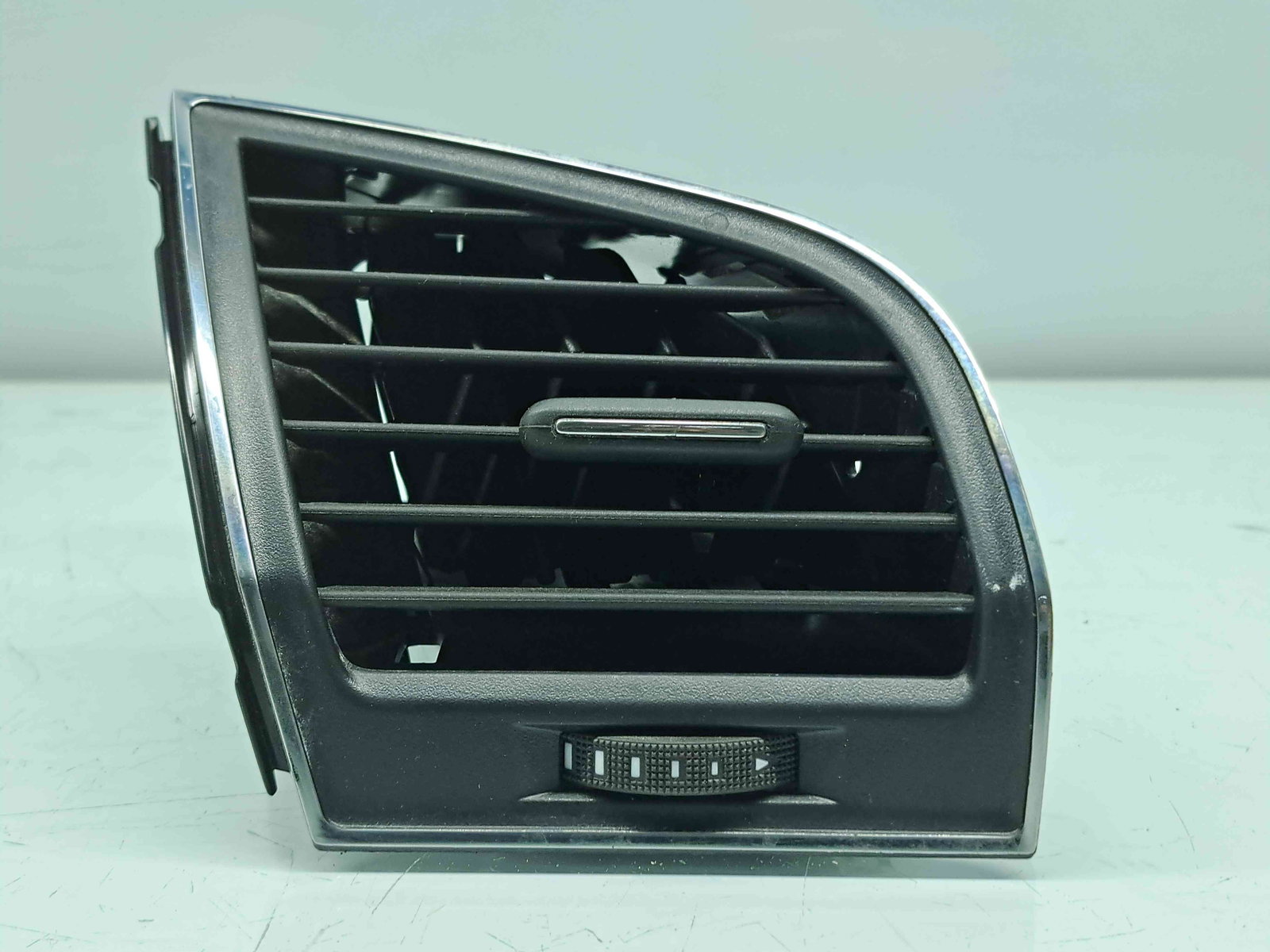 Grila aerisire dreapta Skoda Fabia 3 Combi (NJ5) [Fabr 2014-2022] 6V0819702 - imagine 1