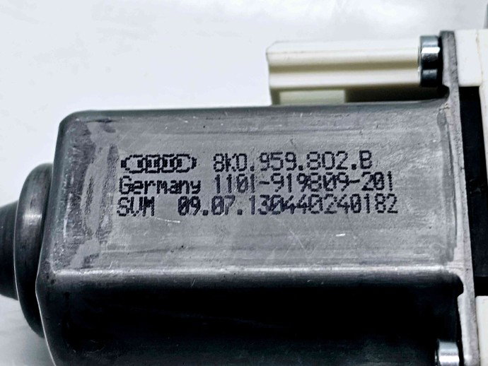 Motoras geam dreapta fata Audi A6 (4G2, C7) [Fabr 2012-2017] 8K0959802B
