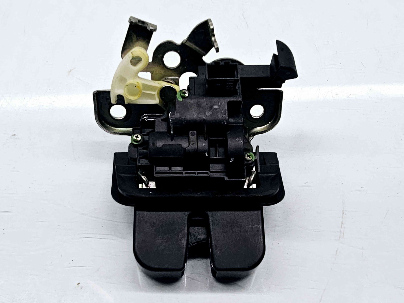 Broasca capota spate Audi A3 Sportback (8PA) [Fabr 2004-2013] Facelift 8K9827505A - imagine 2