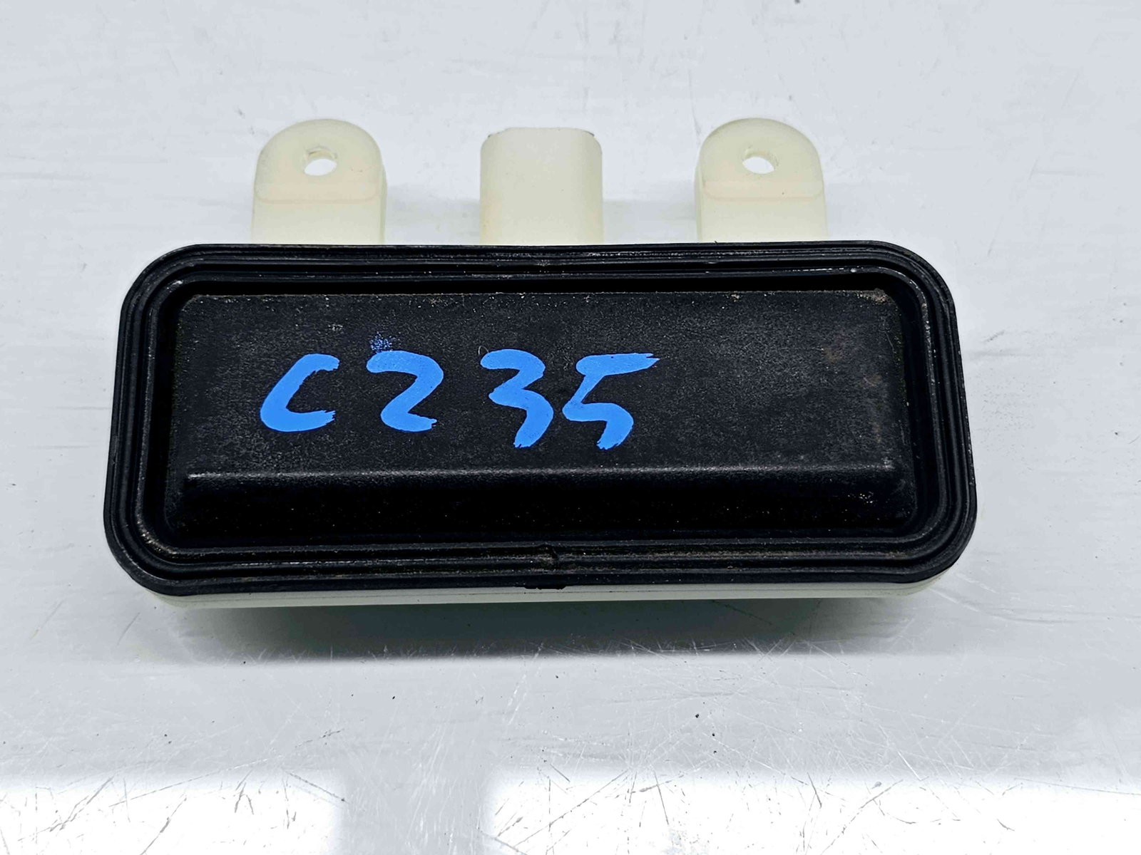 Buton deschidere portbagaj Mercedes Clasa E (W212) AMG [Fabr 2009-2016] 2218702410 - imagine 1