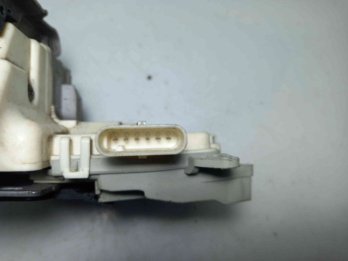 Broasca usa dreapta fata Audi A4 B8 2.0 CAGA 8J1837016C 2008-2015