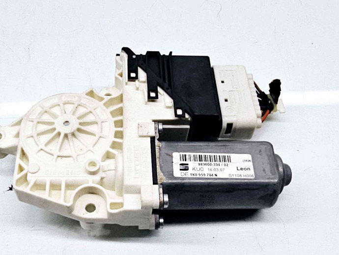 Motoras geam dreapta spate Seat Leon (1P1) [Fabr 2005-2011] 1K0959704N