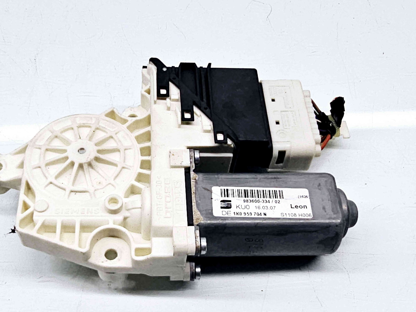 Motoras geam dreapta spate Seat Leon (1P1) [Fabr 2005-2011] 1K0959704N - imagine 3