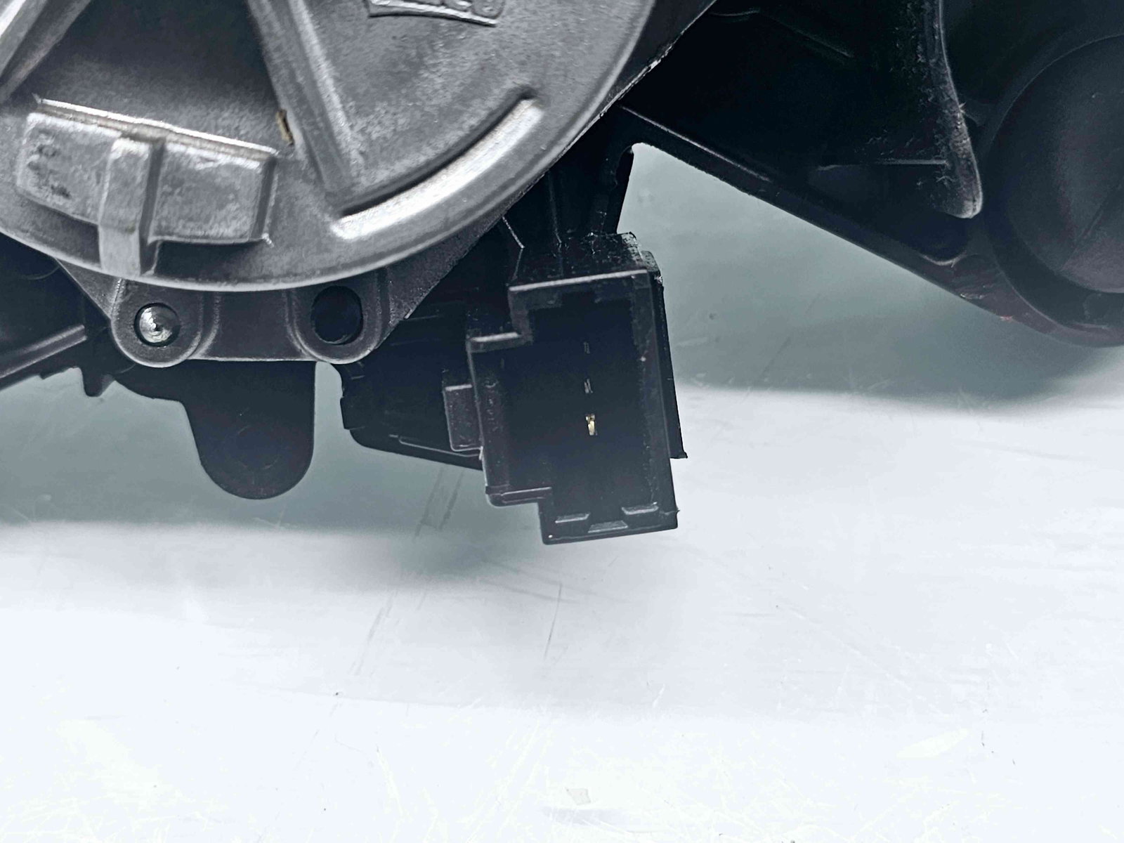 Motoras stergator haion Peugeot 2008 [Fabr 2013-prezent] 9678423580A - imagine 2