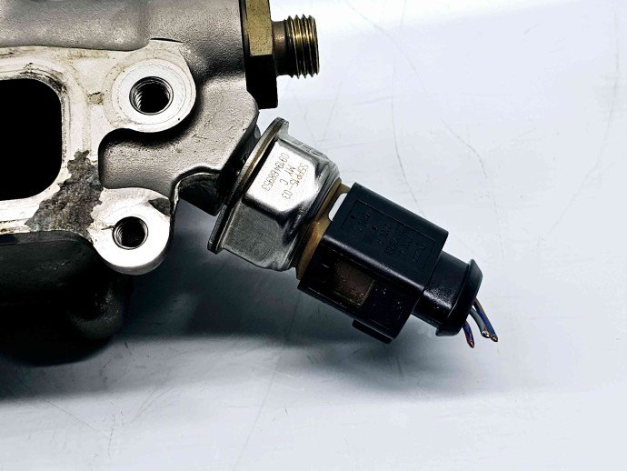 Rampa injectoare Volkswagen Golf 6 (5K1) [Fabr 2009-2013] GK284AHB 1.4 Benz CAXA 90KW / 122CP 1.4 Benz CAXA 90KW / 122CP