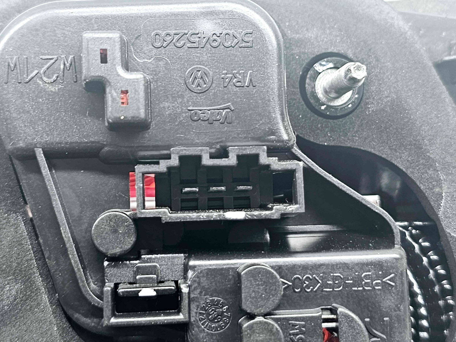 Stop haion dreapta Skoda Superb II Combi (3T5) [Fabr 2009-2015] 5K0945108 - imagine 3