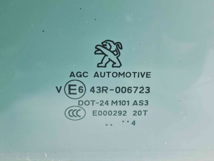 Geam usa dreapta spate Peugeot 2008 [Fabr 2013-prezent] OEM