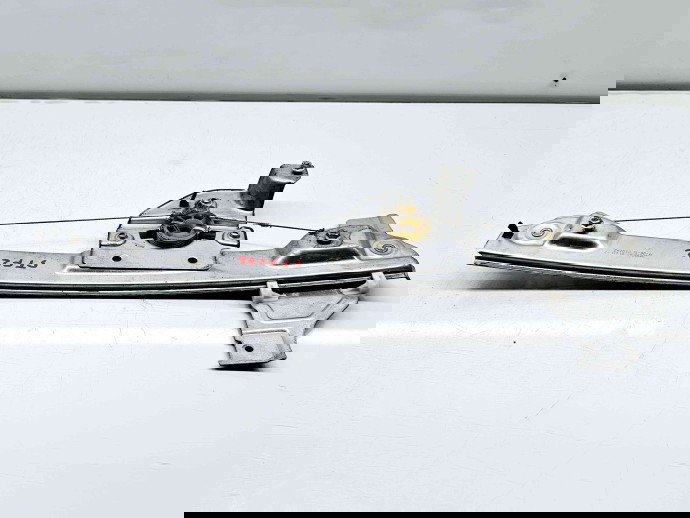 Macara electrica geam stanga fata Peugeot 2008 [Fabr 2013-prezent] 9806088180