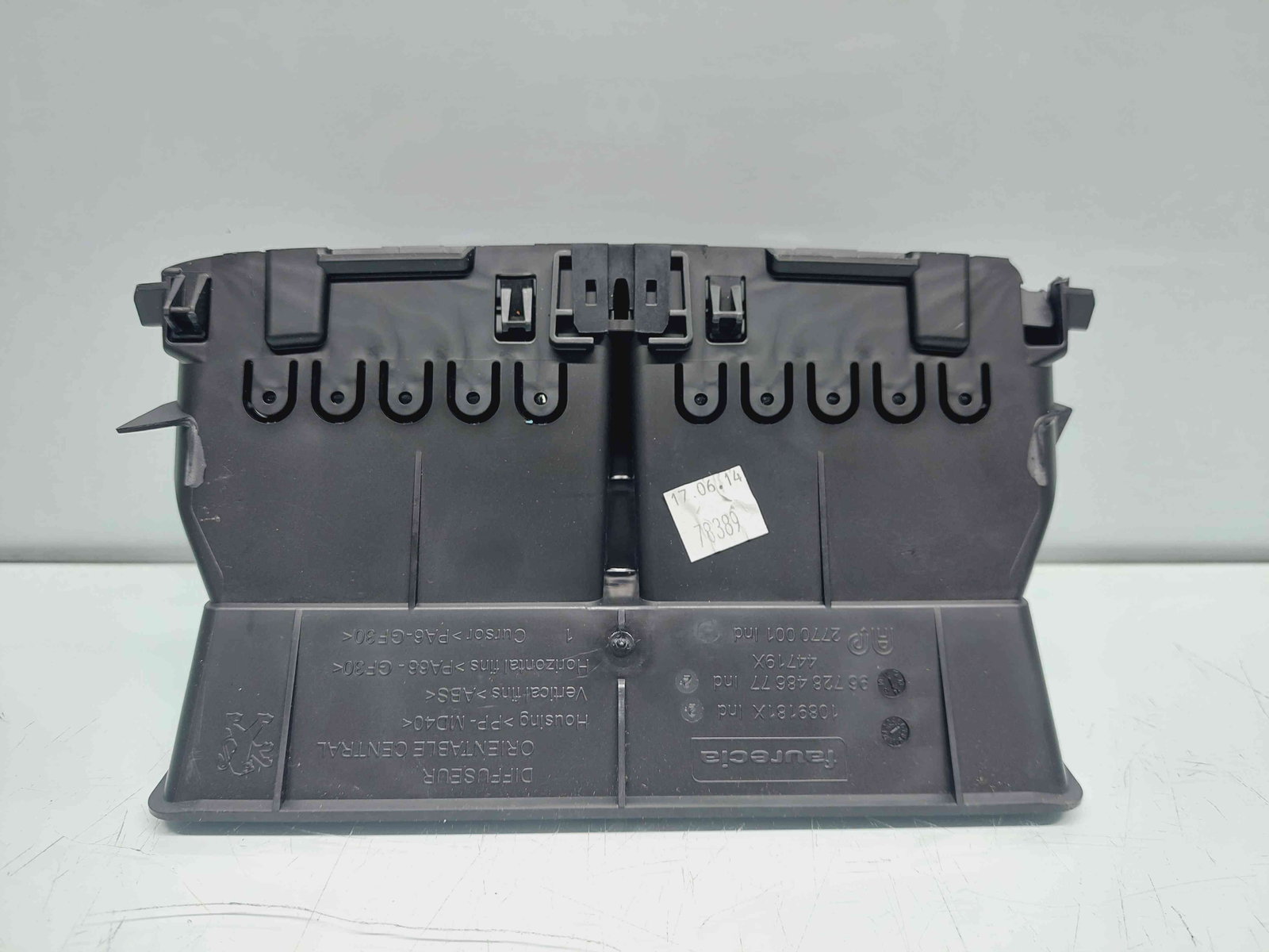 Grila aerisire centrala Peugeot 2008 [Fabr 2013-prezent] 9672848677 - imagine 2