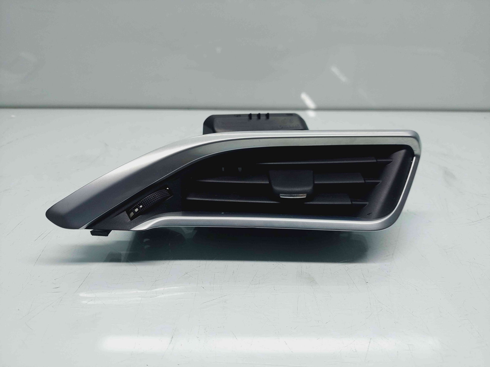 Grila aerisire dreapta Peugeot 2008 [Fabr 2013-prezent] 9673131677 - imagine 1