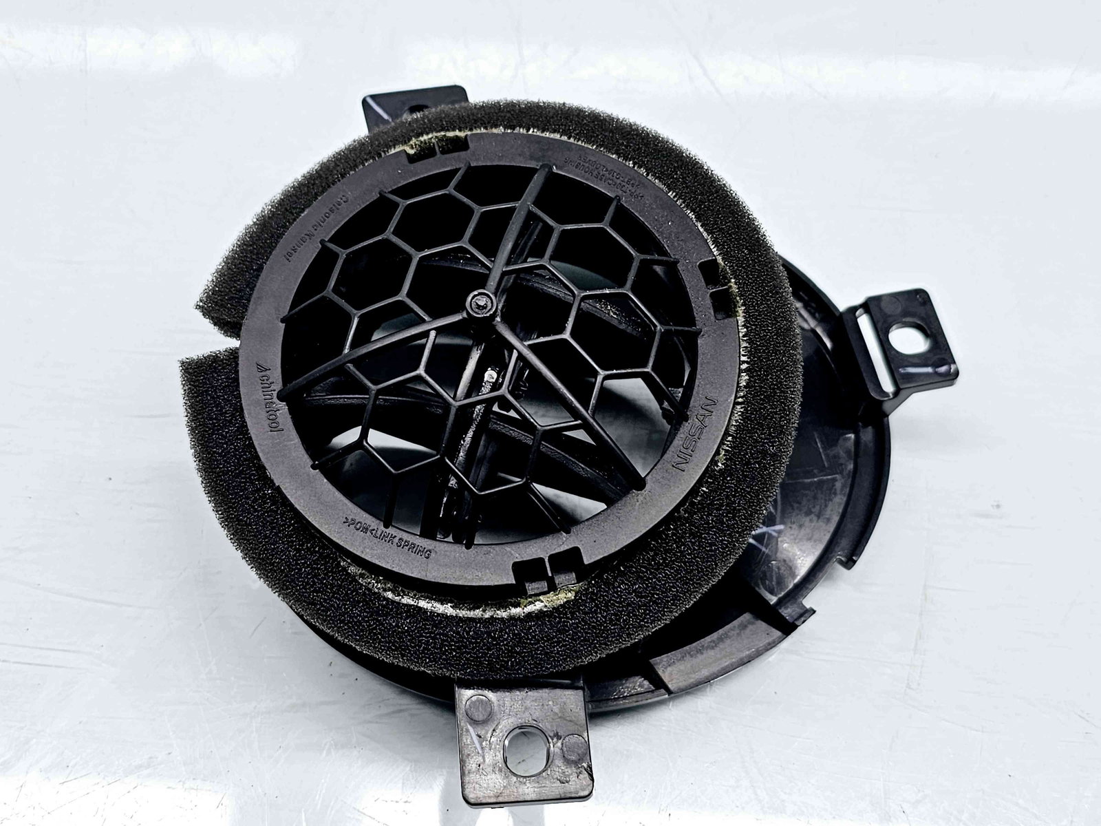 Grila aerisire stanga Nissan Juke [Fabr 2010-2014] Facelift 687613YV0A - imagine 3