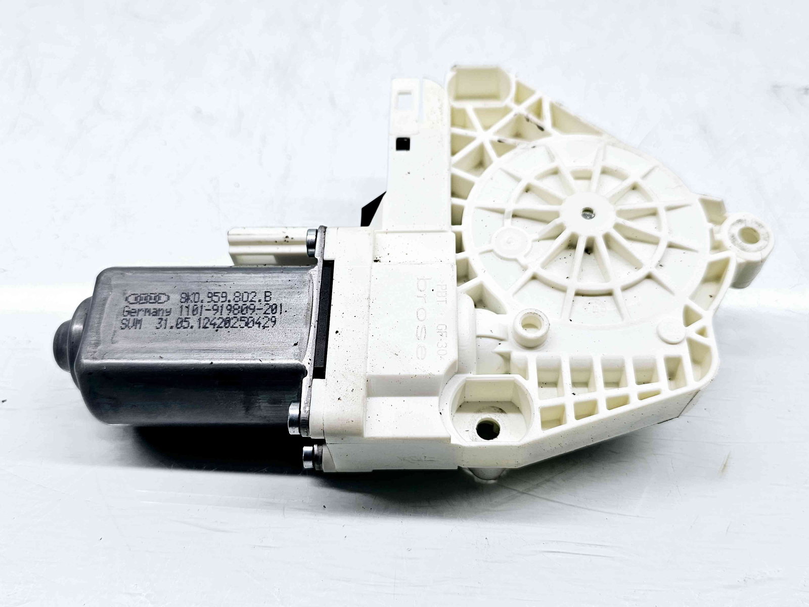 Motoras geam dreapta fata Audi Q5 (8RB) [Fabr 2008-2016] S-line 8K0959802B - imagine 1