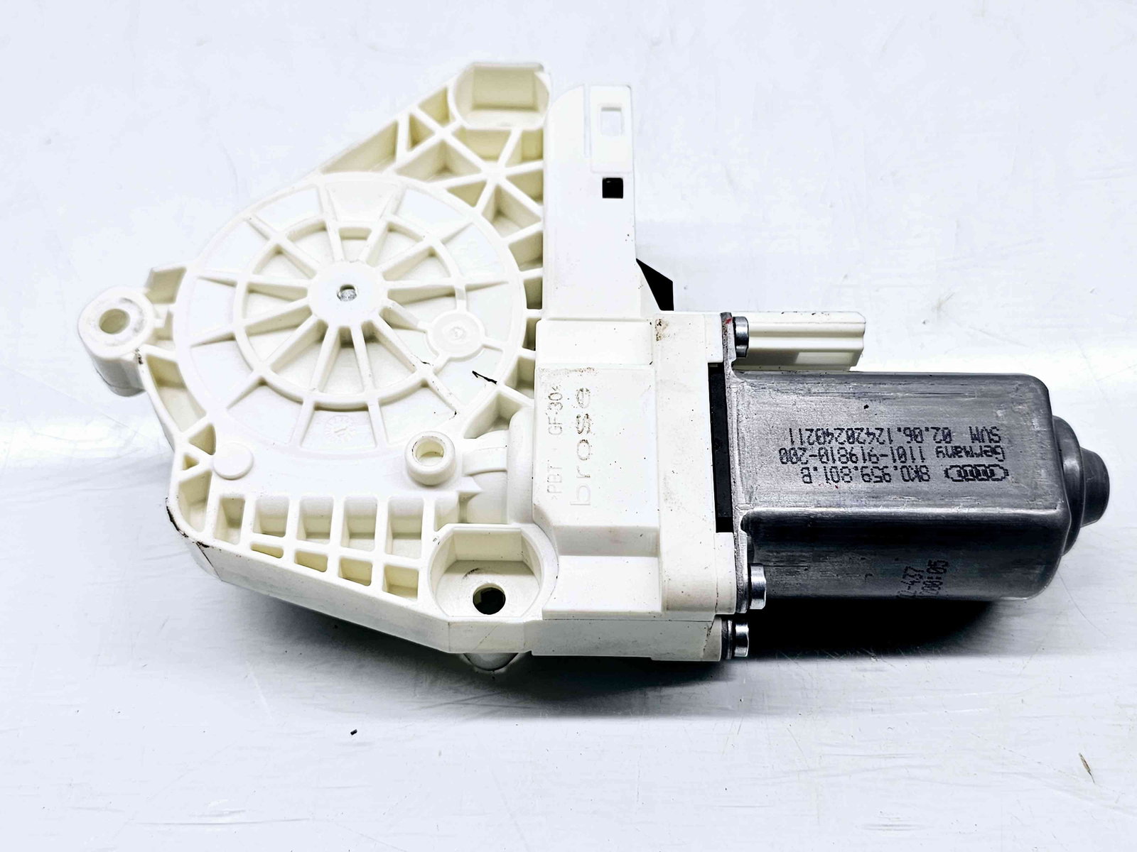 Motoras geam stanga fata Audi Q5 (8RB) [Fabr 2008-2016] S-line 8K0959801B - imagine 1