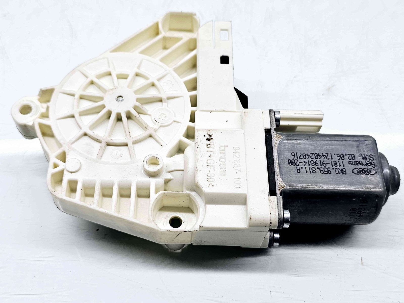 Motoras geam stanga spate Audi Q5 (8RB) [Fabr 2008-2016] S-line 8K0959811A - imagine 1