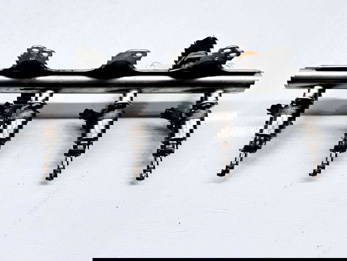 Rampa injectoare Skoda Superb II Combi (3T5) [Fabr 2009-2015] 06J133317M 1.8 TFSI CDAA 118KW / 160CP 1.8 TFSI CDAA 118KW / 160CP