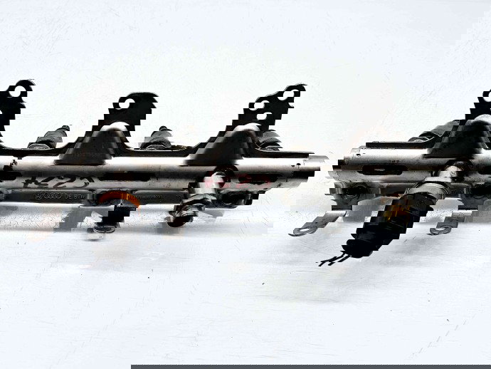 Rampa injectoare Skoda Superb II Combi (3T5) [Fabr 2009-2015] 06J133317M 1.8 TFSI CDAA 118KW / 160CP 1.8 TFSI CDAA 118KW / 160CP