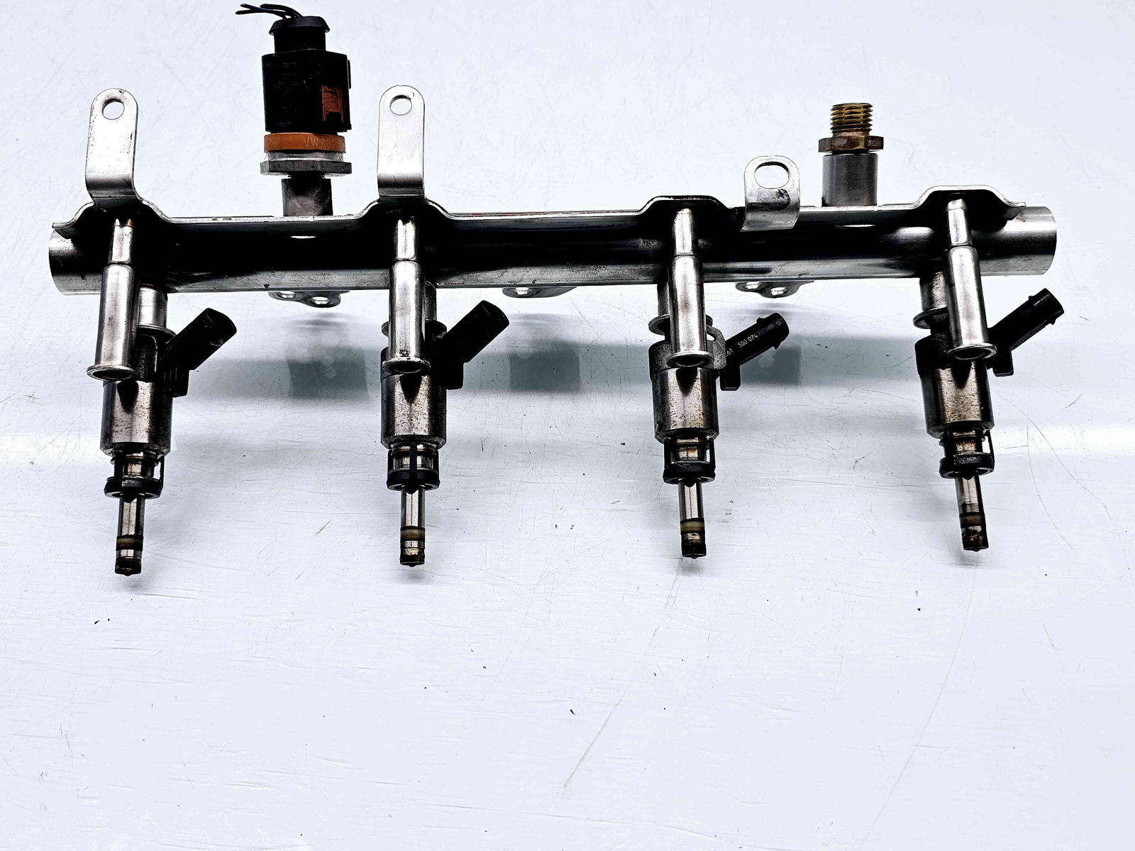 Rampa injectoare Skoda Superb II Combi (3T5) [Fabr 2009-2015] 06J133317M 1.8 TFSI CDAA 118KW / 160CP 1.8 TFSI CDAA 118KW / 160CP - imagine 5