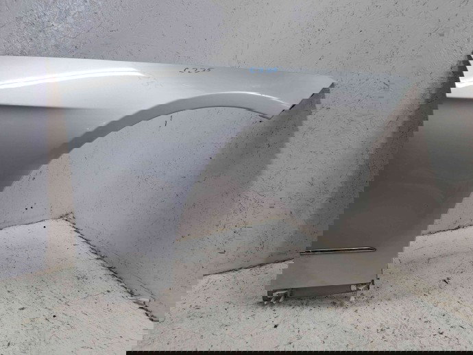 Aripa stanga  fata Mercedes Clasa E (W212) AMG [Fabr 2009-2016] 775 Argintiu Iridium