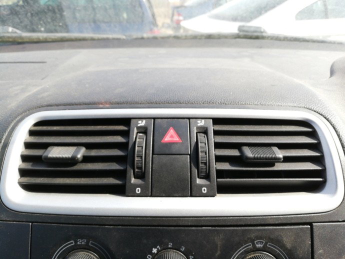 Grila aerisire central Skoda Roomster 1.4 diesel BNV OEM 2006-2015