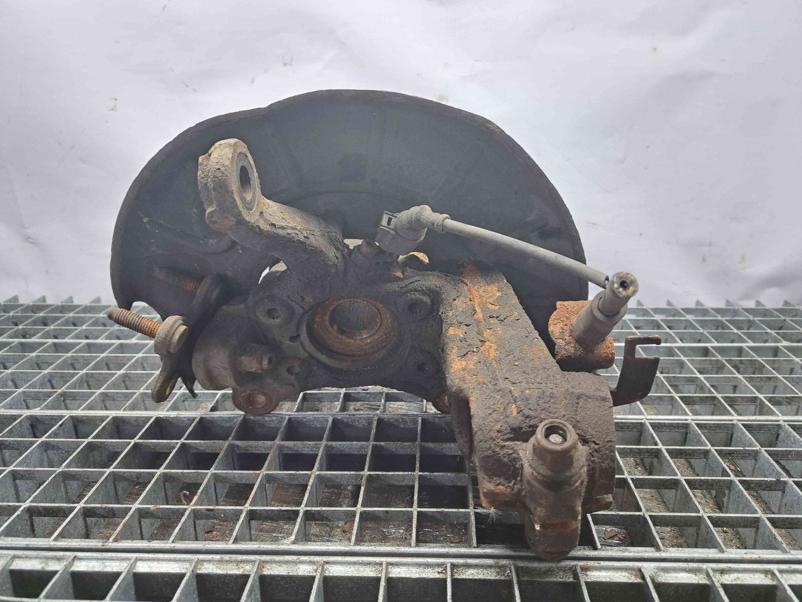 Fuzeta fata stanga Volkswagen Touran (1T3) [Fabr 2010-2015] OEM 2.0 TDI CFHC 2.0 TDI CFHC 103KW / 140CP - imagine 2