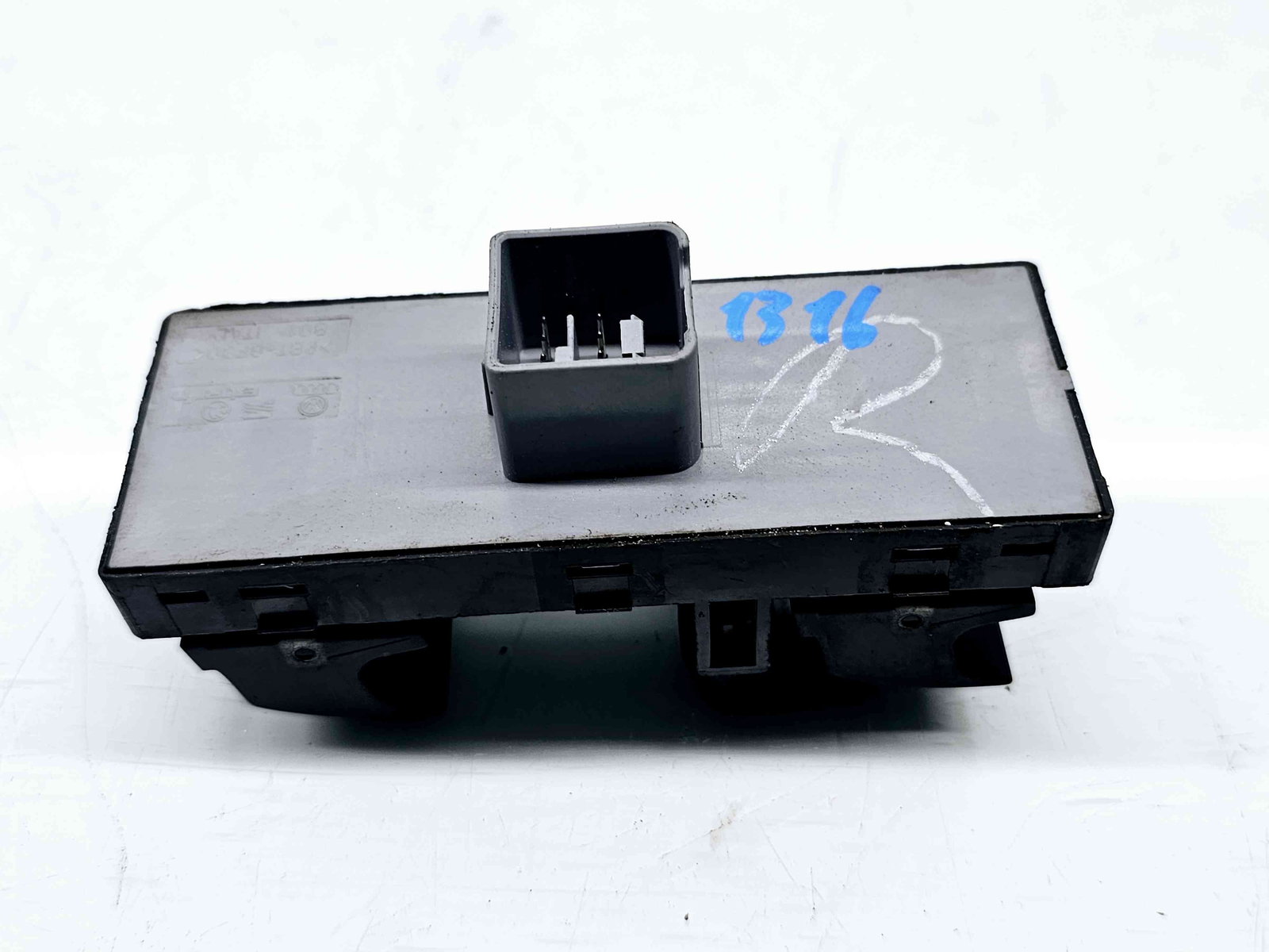 Butoane comanda geamuri sofer Volkswagen Golf 5 Variant (1K5) [Fabr 2007-2009] OEM - imagine 3