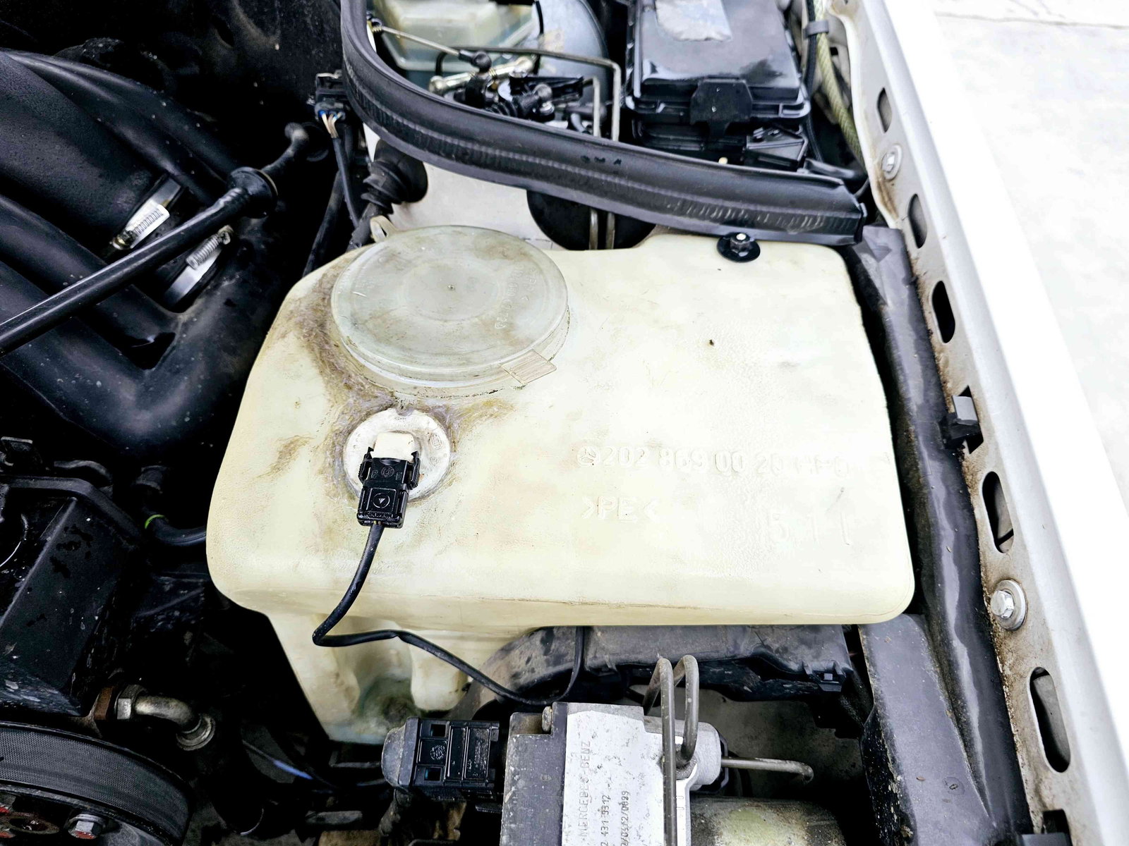 Vas lichid parbriz Mercedes Clasa C (W202) [Fabr 1993-2000] 2028690020 - imagine 1