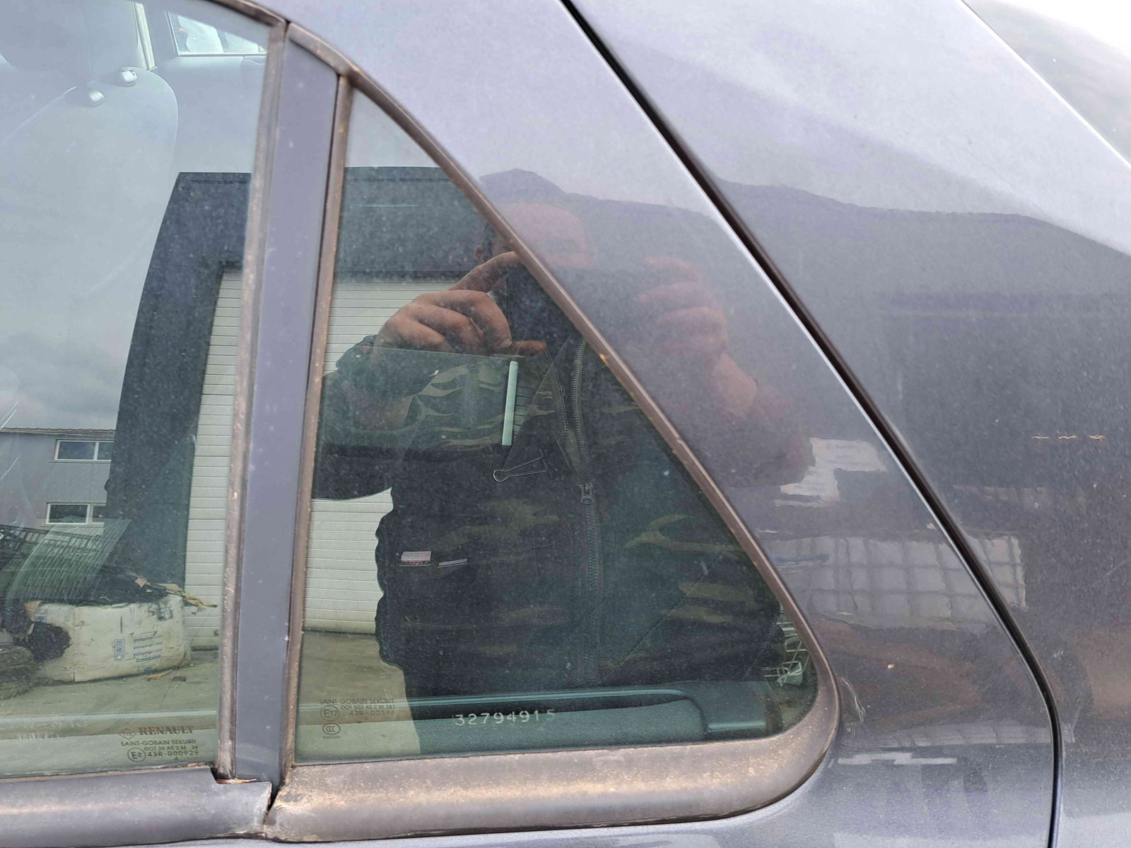 Geam fix usa stanga spate Renault Laguna 2 [Fabr 2001-2007] OEM - imagine 1