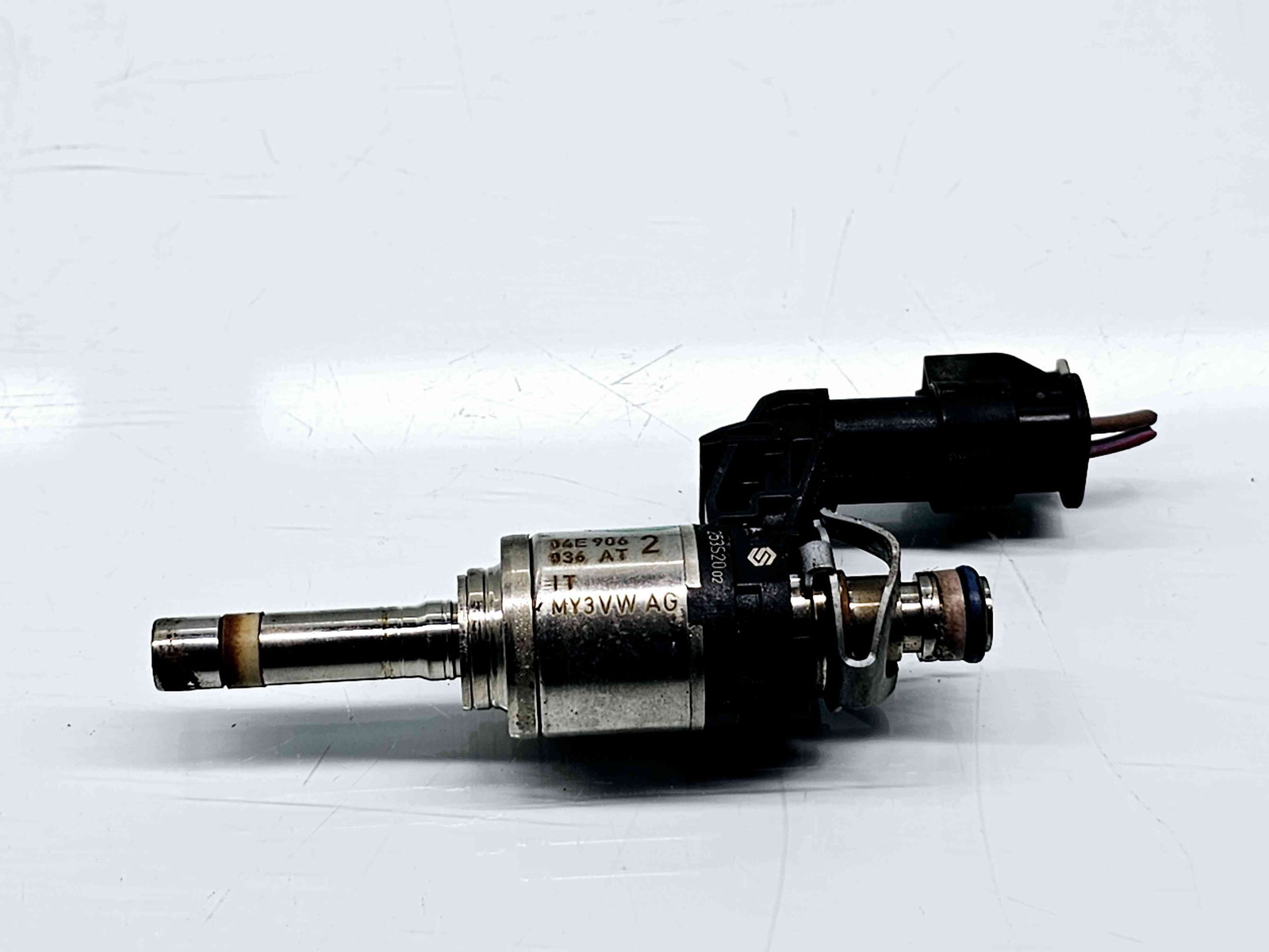 Injector Volkswagen Golf 7 Sportsvan (AM1, AN1) [Fabr 2014-prezent] 04E906036AT 1.3 Benz DKLD 70KW / 95CP