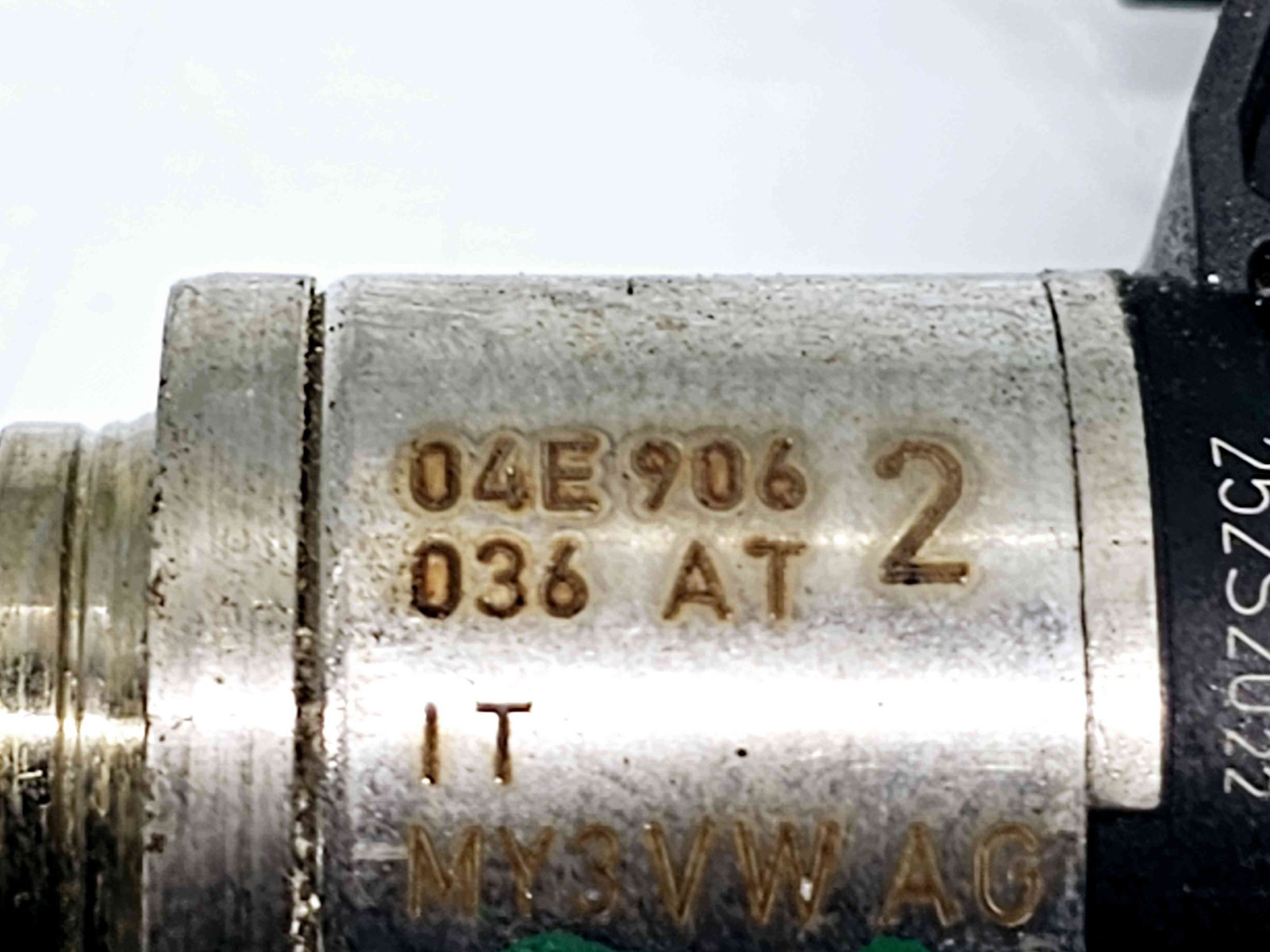 Injector Volkswagen Golf 7 Sportsvan (AM1, AN1) [Fabr 2014-prezent] 04E906036AT 1.3 Benz DKLD 70KW / 95CP - imagine 4