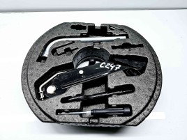   Set cric si cheie Volkswagen Golf 6 (5K1) [Fabr 2009-2013] 1K0012115F