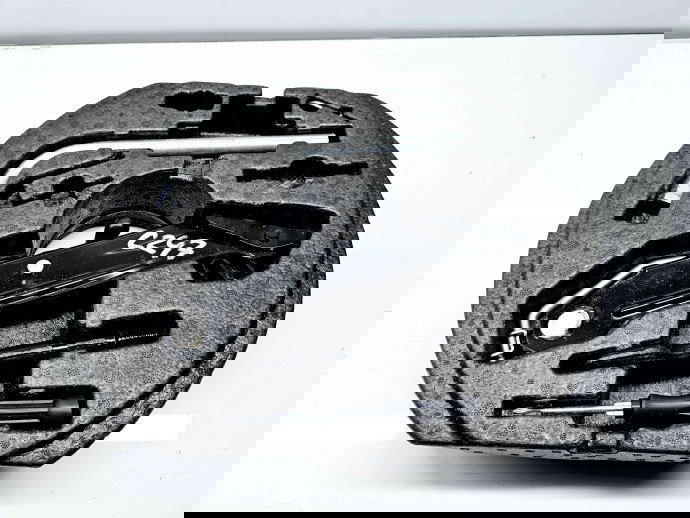   Set cric si cheie Volkswagen Golf 6 (5K1) [Fabr 2009-2013] 1K0012115F