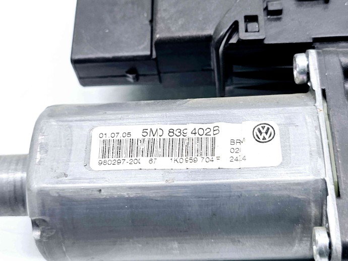 Motoras geam dreapta spate Volkswagen Golf 5 Plus (5M1) [Fabr 2005-2008] 5M0839402B