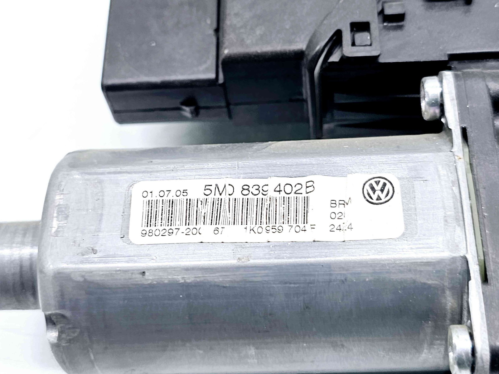 Motoras geam dreapta spate Volkswagen Golf 5 Plus (5M1) [Fabr 2005-2008] 5M0839402B - imagine 3