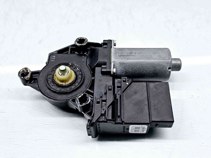 Motoras geam stanga spate Volkswagen Golf 5 Plus (5M1) [Fabr 2005-2008] 5M0839401B