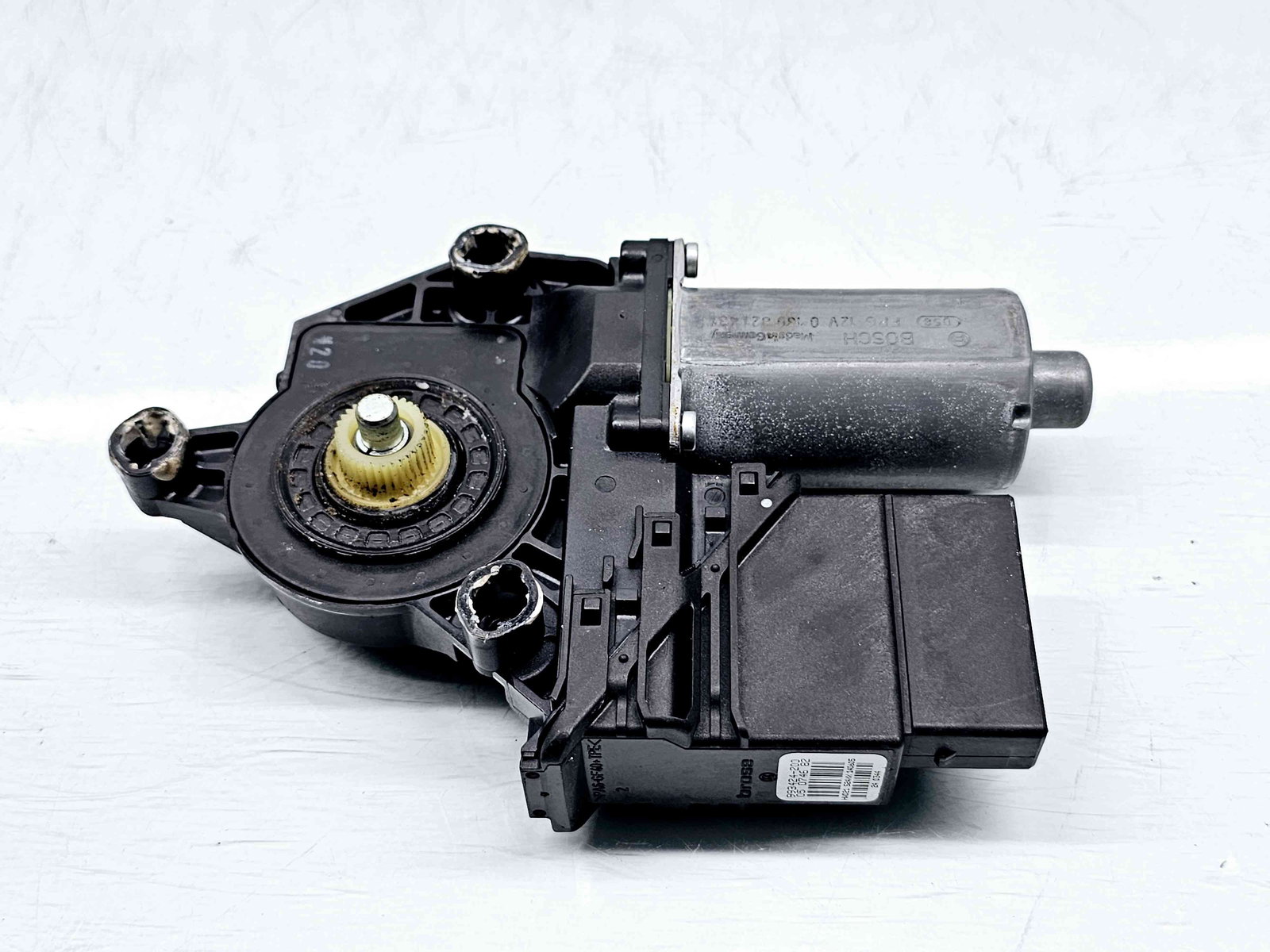 Motoras geam stanga spate Volkswagen Golf 5 Plus (5M1) [Fabr 2005-2008] 5M0839401B