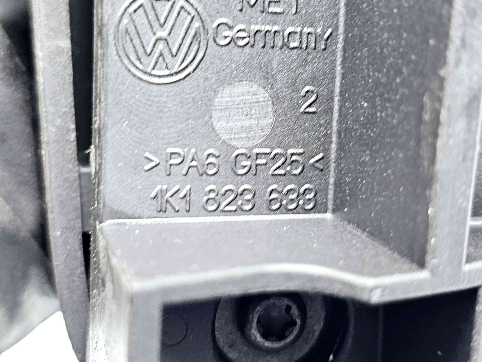 Maner deschidere capota Volkswagen Golf 5 Plus (5M1) [Fabr 2005-2008] 1K1823633 - imagine 3
