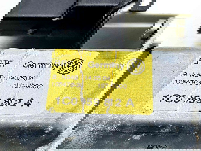 Motoras geam dreapta spate Volkswagen Golf 4 Variant (1J5) [Fabr 1999-2005] 1C0959812A